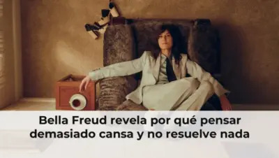 Mujer con cabeza entre manos, pensativa y cansada