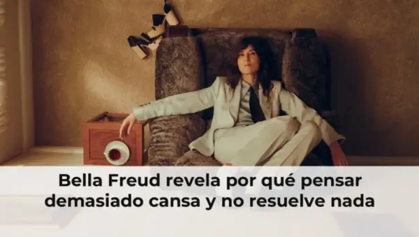 Mujer con cabeza entre manos, pensativa y cansada