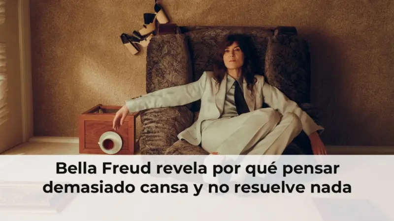 Mujer con cabeza entre manos, pensativa y cansada