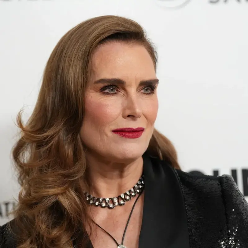 Brooke Shields denuncia sexualización infantil