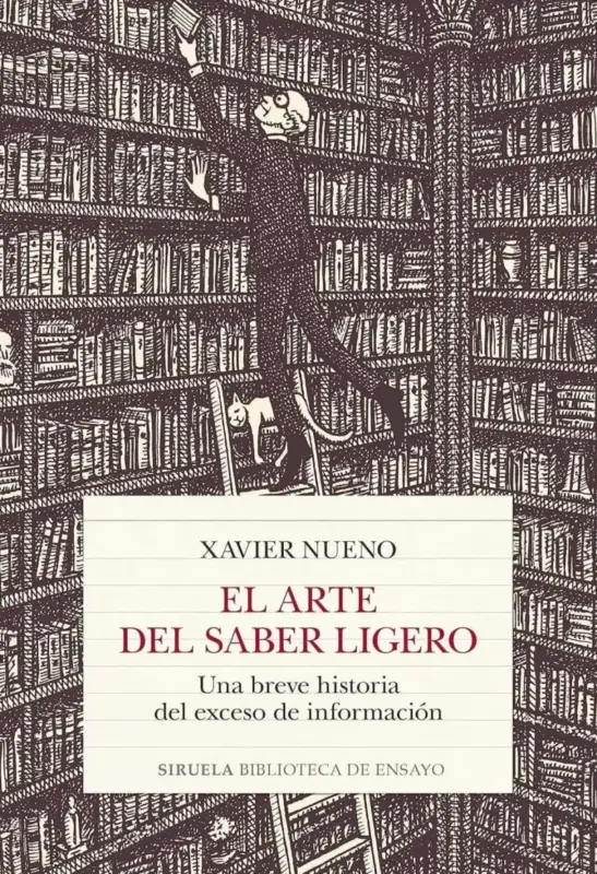 Libros y arte en biblioteca