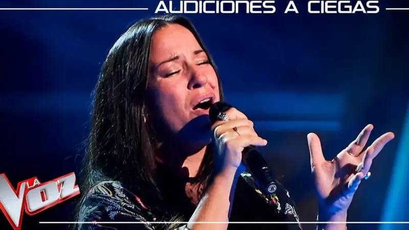 Noelia sings with powerful voice