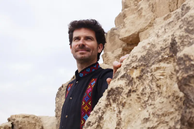 Marco Mezquida con cara de disgusto en Navidad