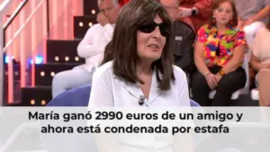 Mujer sonriendo con dinero en mano