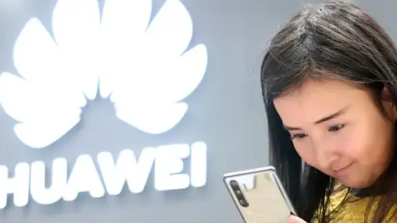 Huawei logo con fondo de bandera china